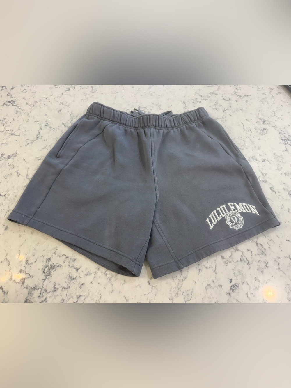 Lululemon Athletica Gray Scuba Mid Rise Oversized Shorts 7 in Size Small